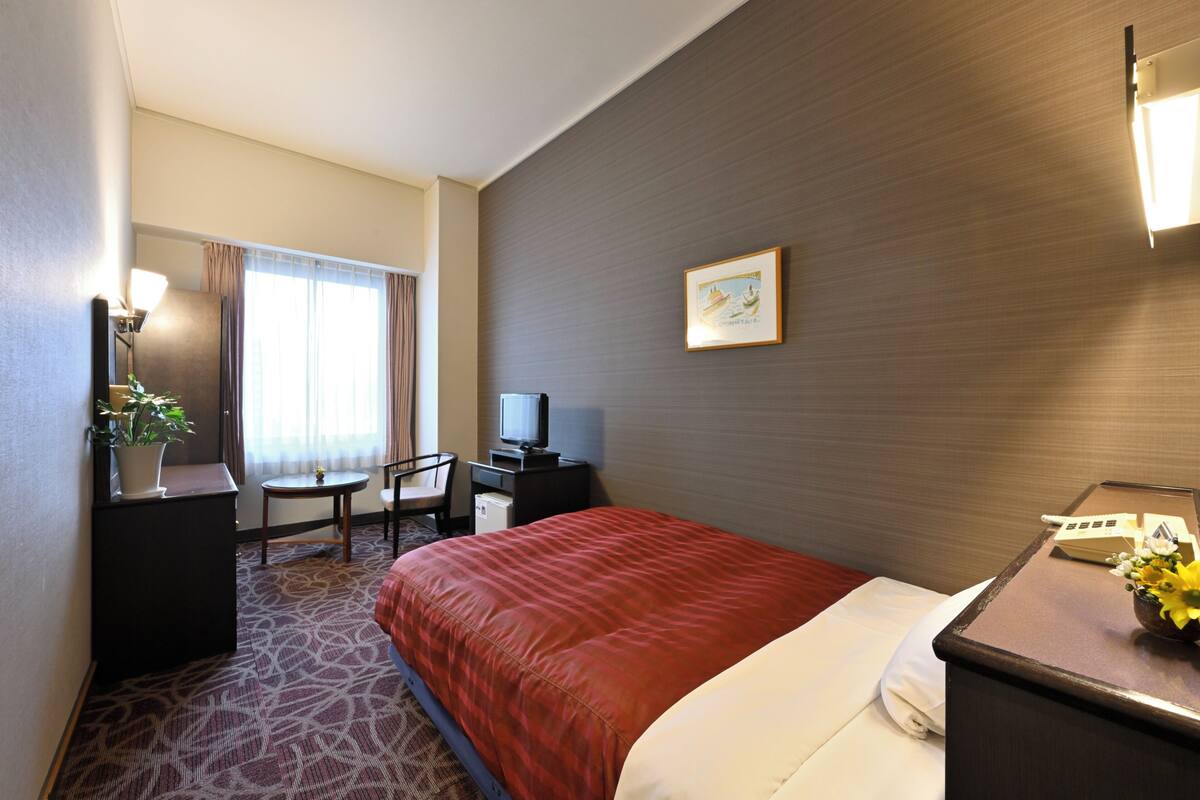 (West Building) Economy Semi Double Room, 1 Semi Double Bed, Smoking (18sqm) | Desk, iron/ironing board (on request), WiFi (free), bed sheets