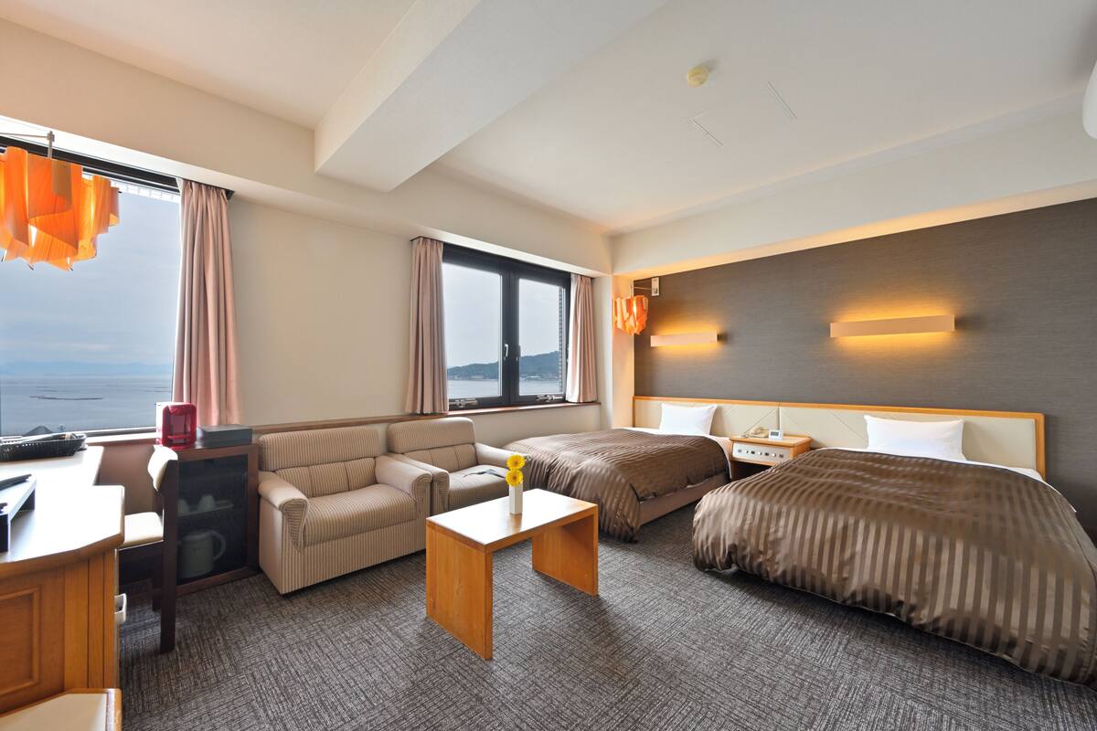 Deluxe Twin Room Non Smoking | Desk, iron/ironing board (on request), WiFi (free), bed sheets
