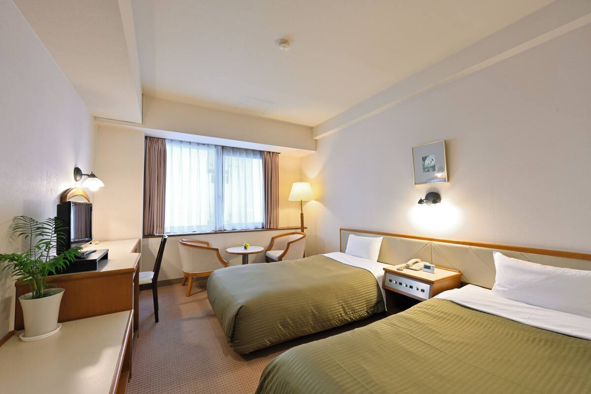 (East Building) Twin Room Non Smoking No View | Desk, iron/ironing board (on request), WiFi (free), bed sheets