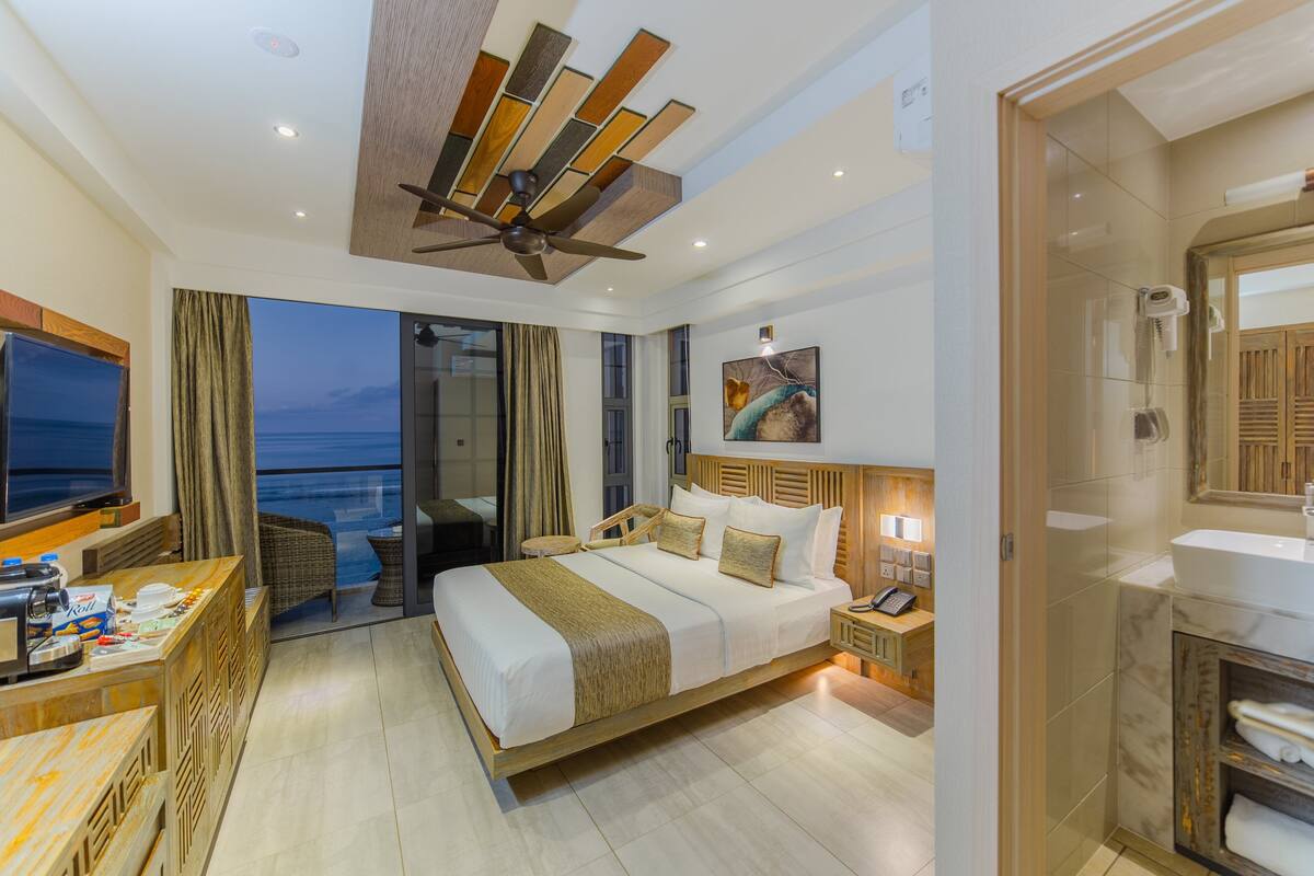 ocean view room with balcony (free airport transfer) | beach/ocean view