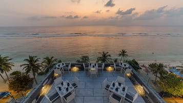 2 restauranter, lunsj, middag og brunsj serveres, asiatiske retter