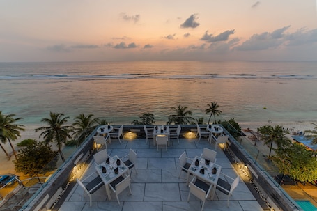 2 restaurants, lunch, dinner, brunch served; Asian cuisine