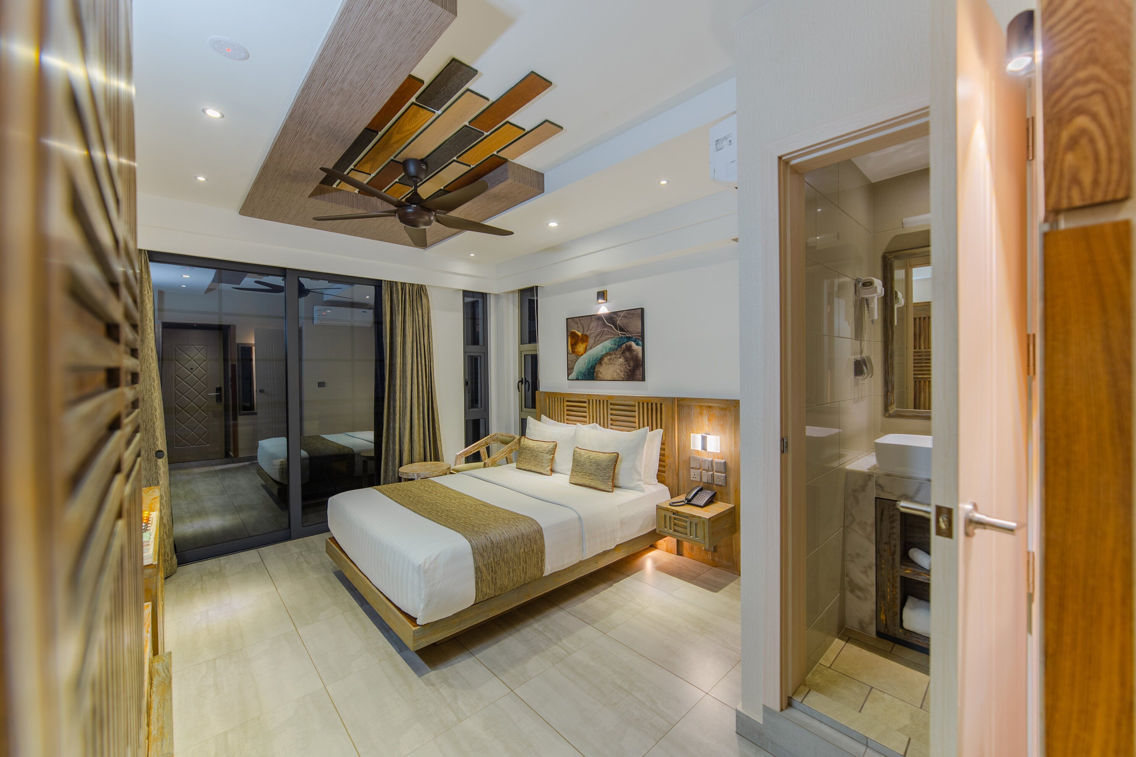 ocean view room with balcony (free airport transfer) | beach/ocean view