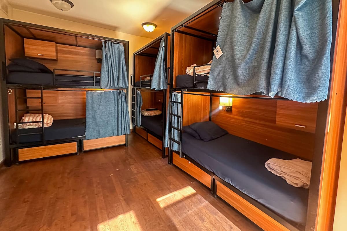 Luxe beddengoed, een kluis op de kamer, individueel gedecoreerd