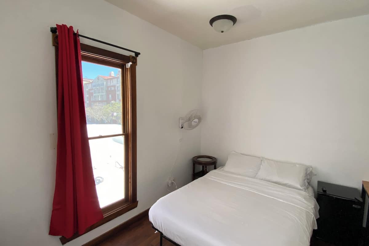 Classic Double Room, 1 Queen Bed, Refrigerator | Premium bedding, in-room safe, individually decorated, soundproofing