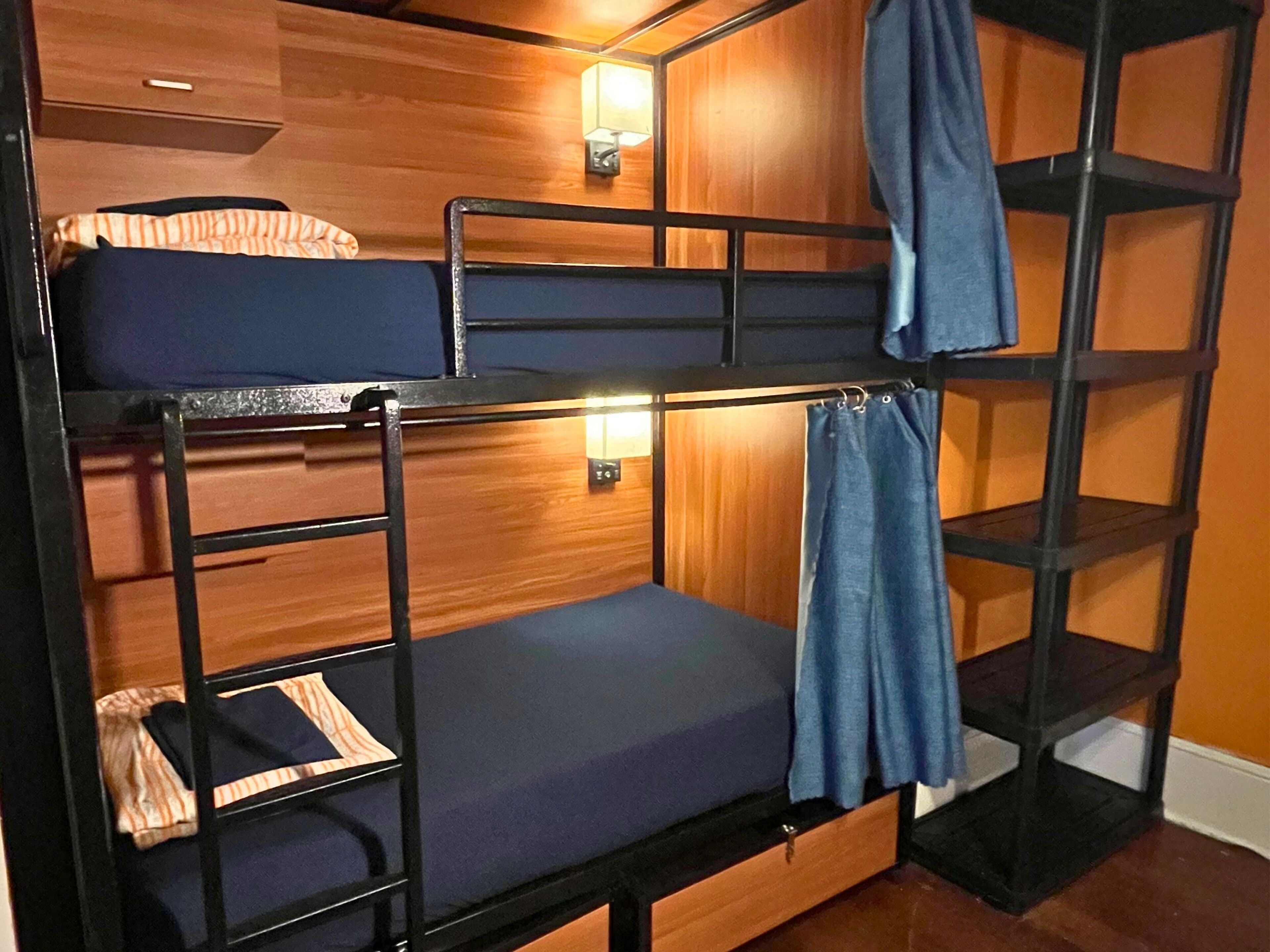 Luxe beddengoed, een kluis op de kamer, individueel gedecoreerd