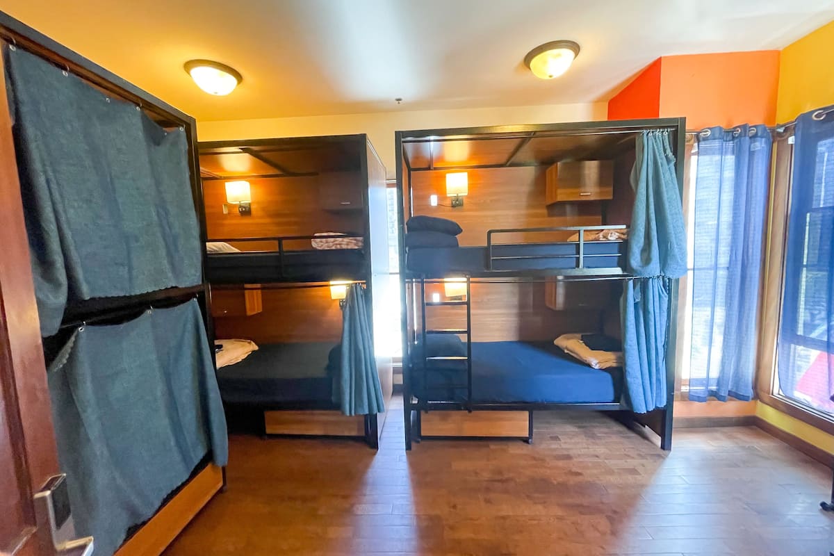 Premium bedding, in-room safe, individually decorated, soundproofing