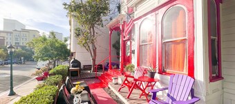 International Travelers House Hostel \- Downtown San Diego Little Italy.