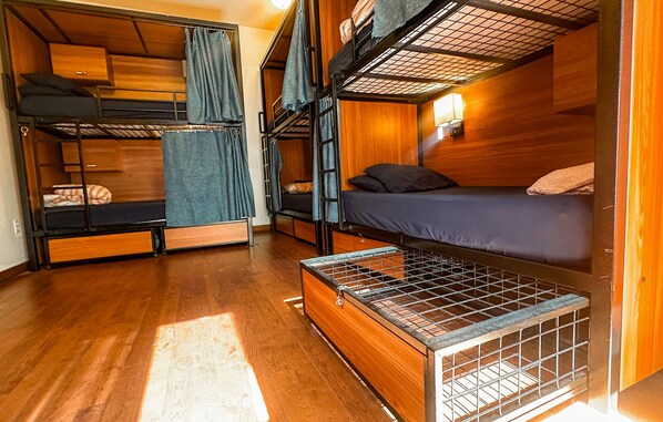 Premium bedding, in-room safe, individually decorated, soundproofing