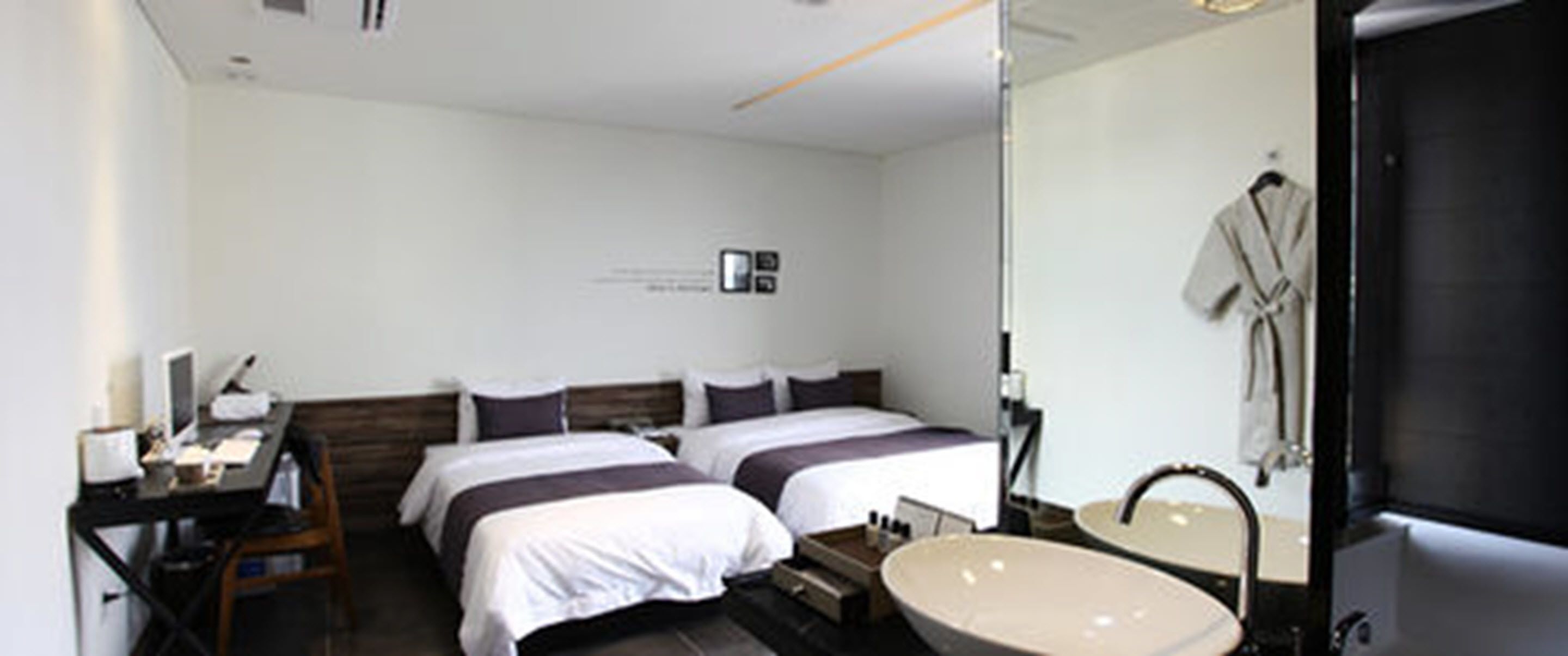 boutique royal | desk, blackout curtains, free wifi