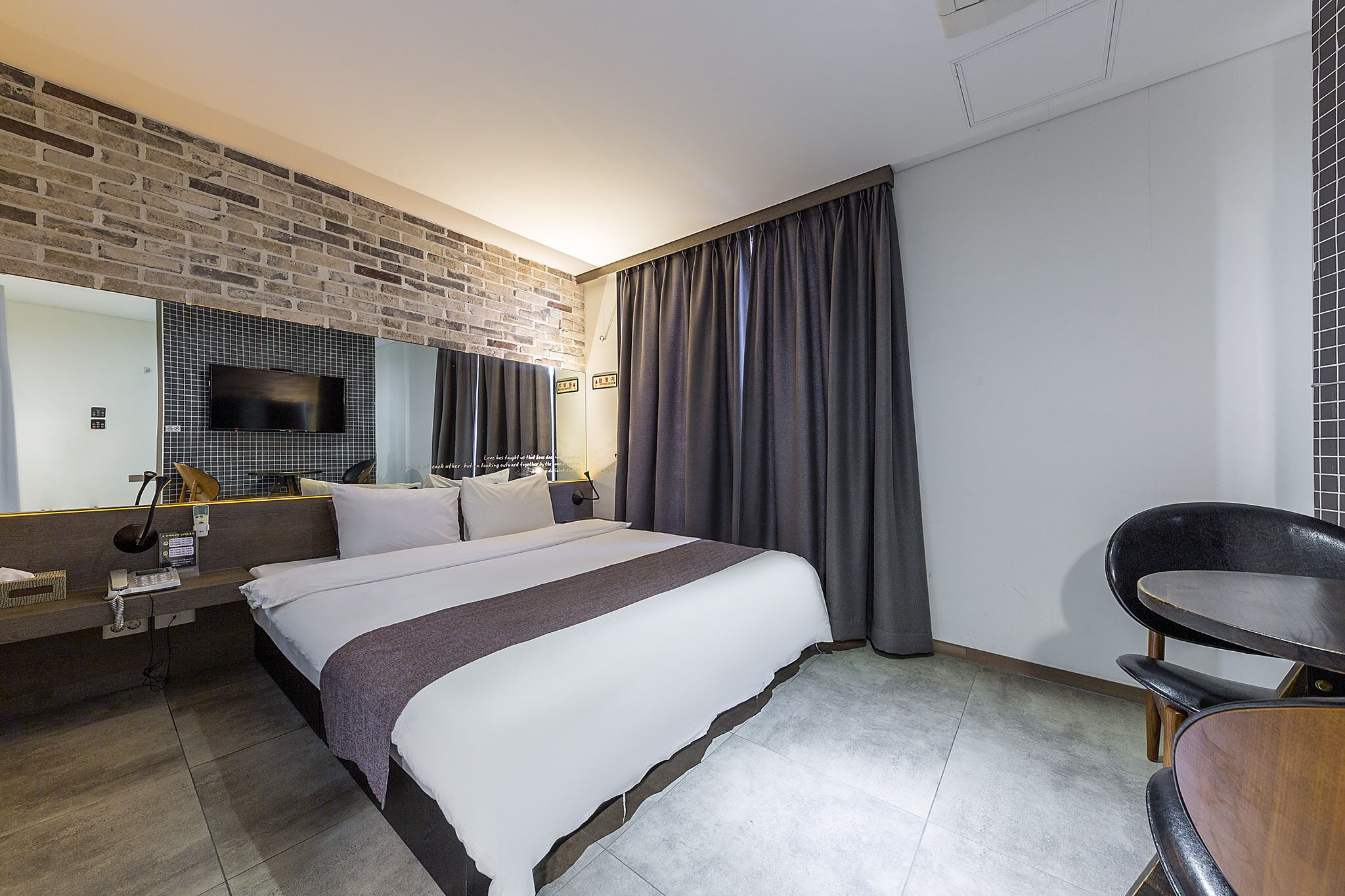 boutique deluxe room | desk, blackout curtains, free wifi