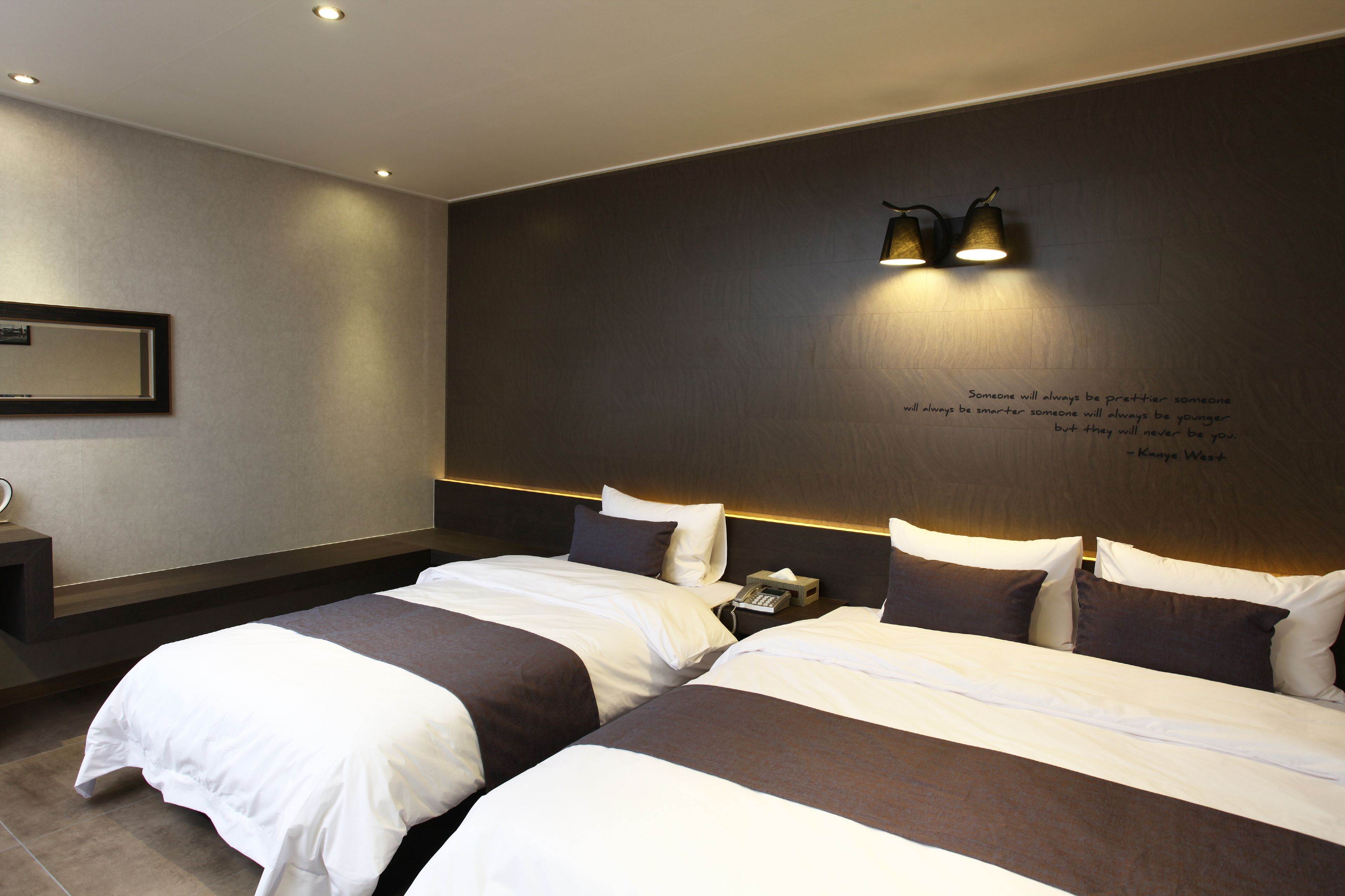 business royal  | desk, blackout curtains, free wifi