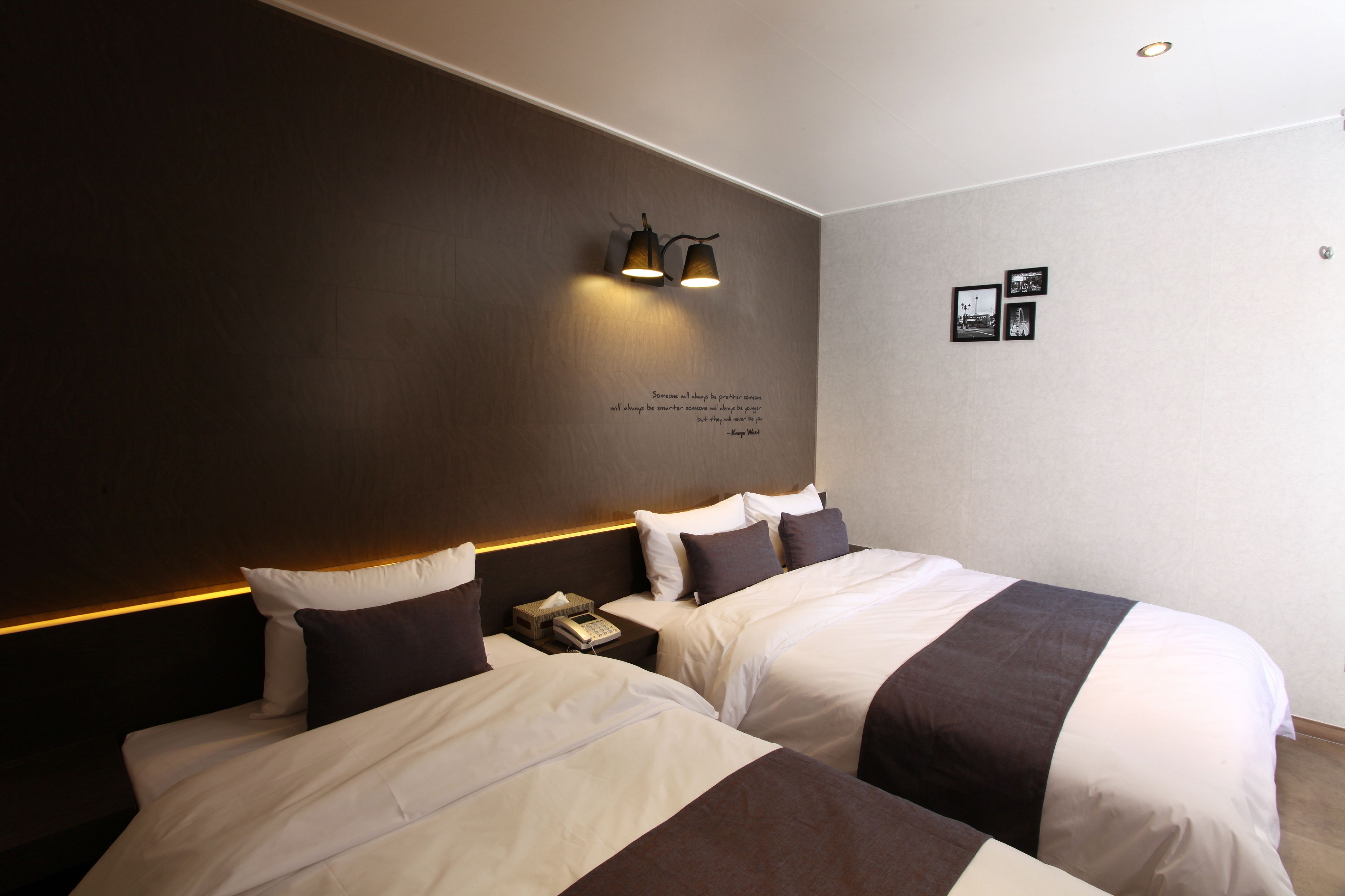 business royal  | desk, blackout curtains, free wifi