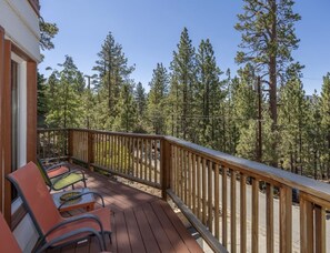 Terrace/patio -  ITH Big Bear Lake Mountain Hostel & Lodge (Big Bear Lake)