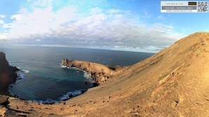 A coastal landscape with a rocky terrain and a view of the ocean. - Farinha de Pau - Eco Rural Project (Tarrafal de Sao Nicolau)