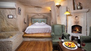 Junior Cave Suite | Rúmföt af bestu gerð, dúnsængur, öryggishólf í herbergi