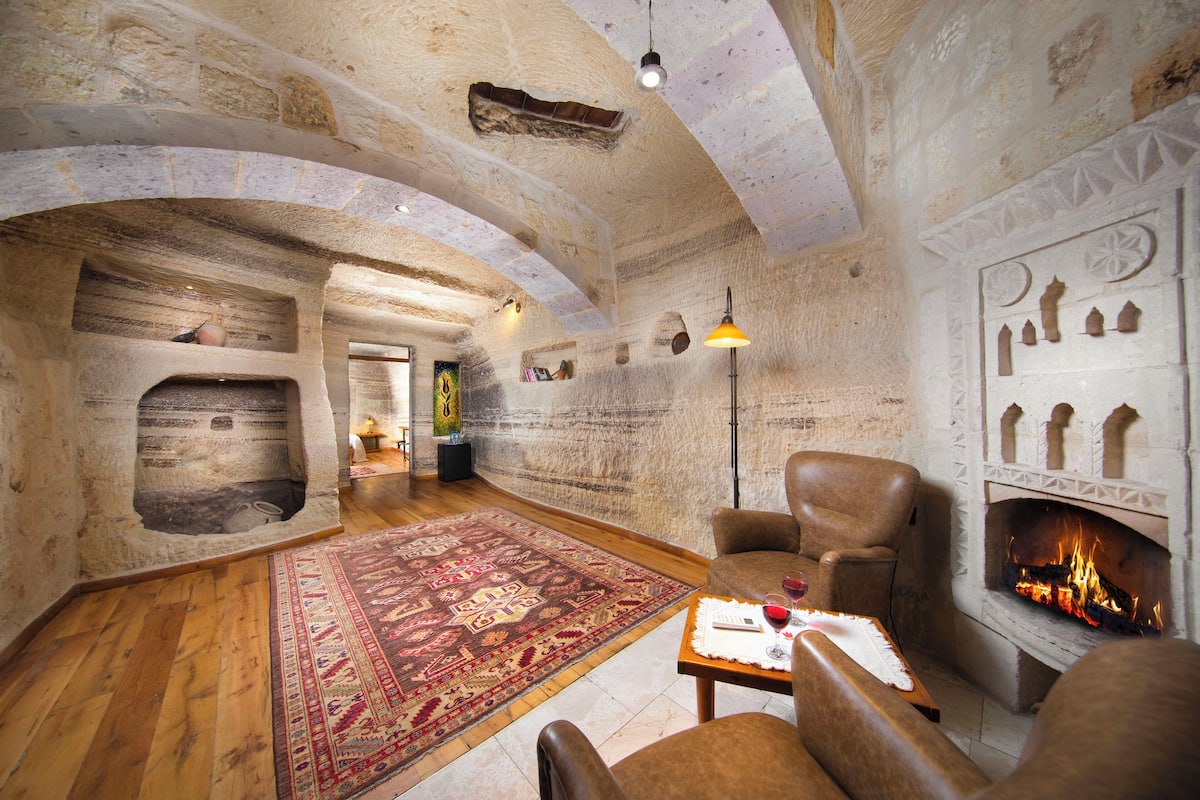 King Cave Suite | Rúmföt af bestu gerð, dúnsængur, öryggishólf í herbergi