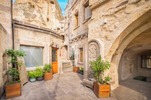 Courtyard view - Terra Cave Hotel (Nevsehir)