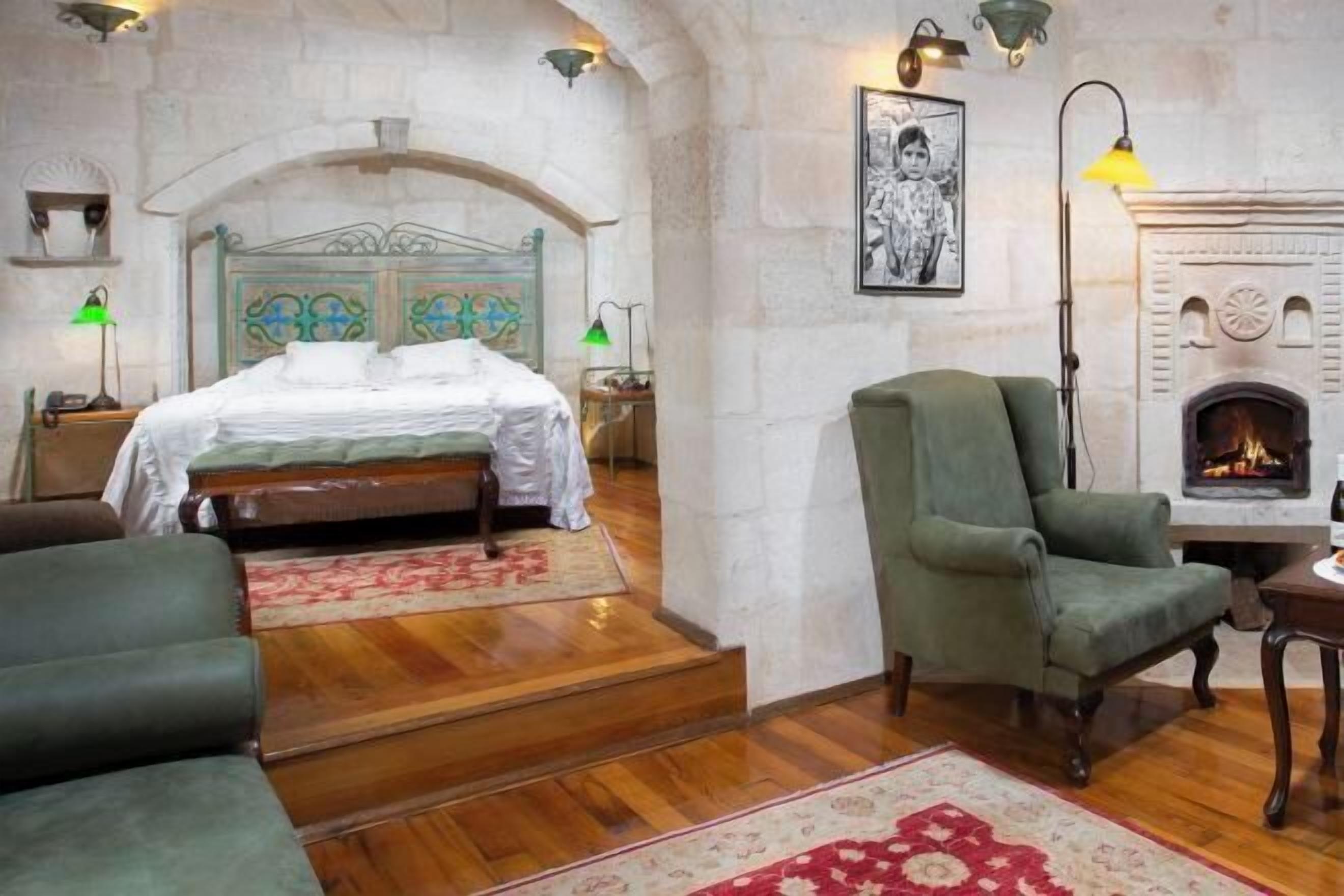 Premium bedding, in-room safe, individually decorated