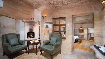 Superior Cave Suite | Premium bedding, in-room safe, individually decorated