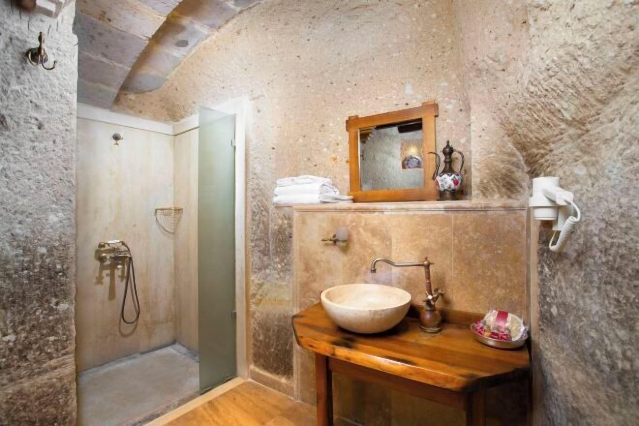 Bathroom | Shower, free toiletries, hair dryer, slippers