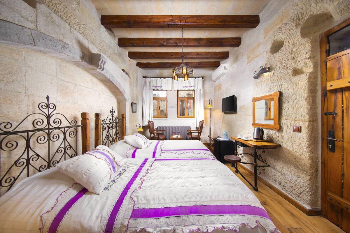 Stone Twin Room | Rúmföt af bestu gerð, dúnsængur, öryggishólf í herbergi