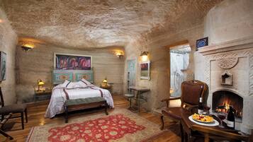 Junior Cave Suite