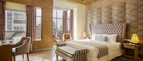 Junior Suite Room | 1 bedroom, premium bedding, minibar, in-room safe