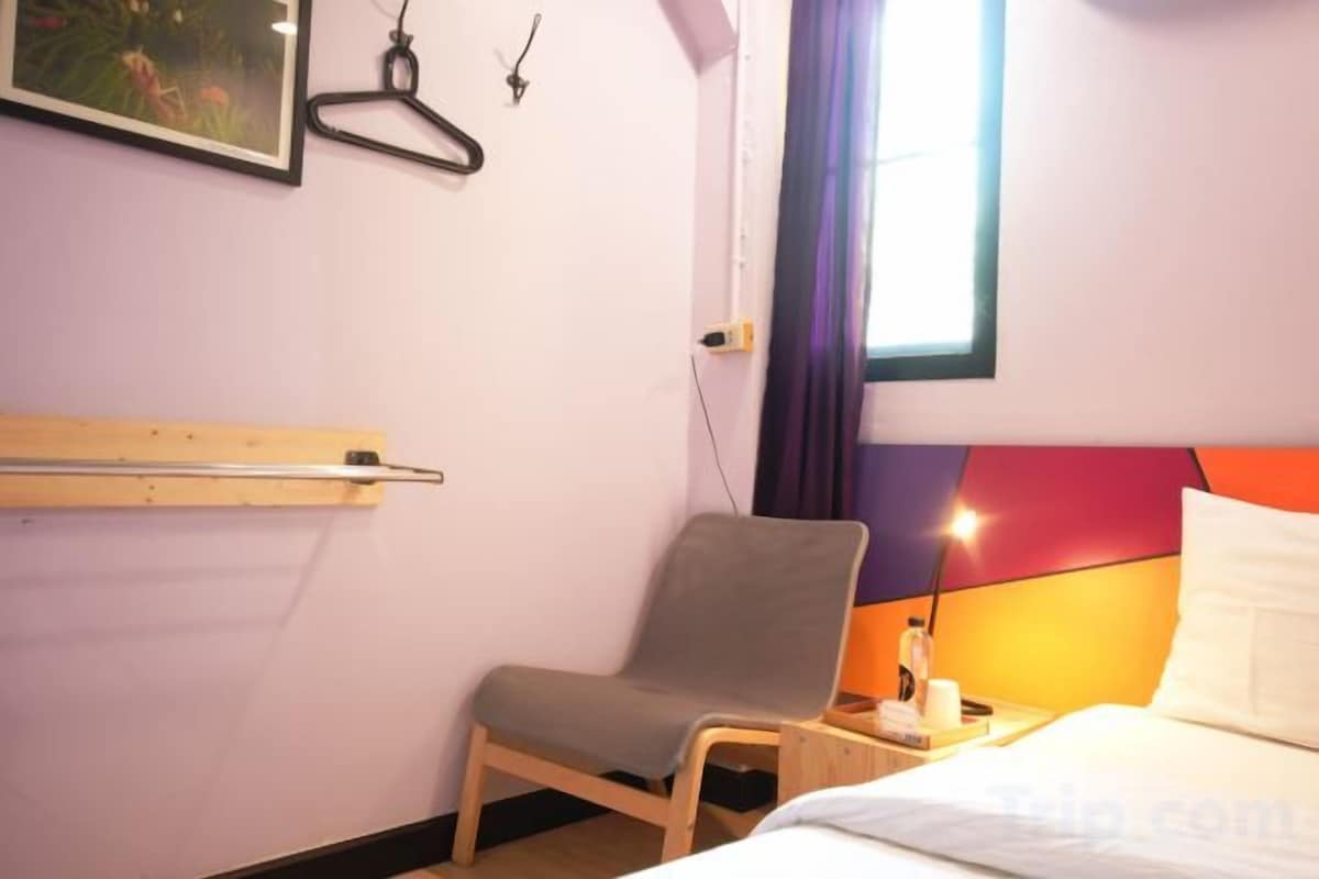 Bureau, Wi-Fi gratuit, draps fournis