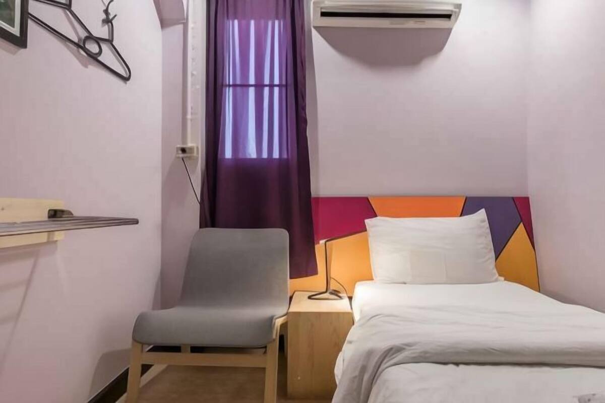 1 bedroom, desk, free WiFi, bed sheets