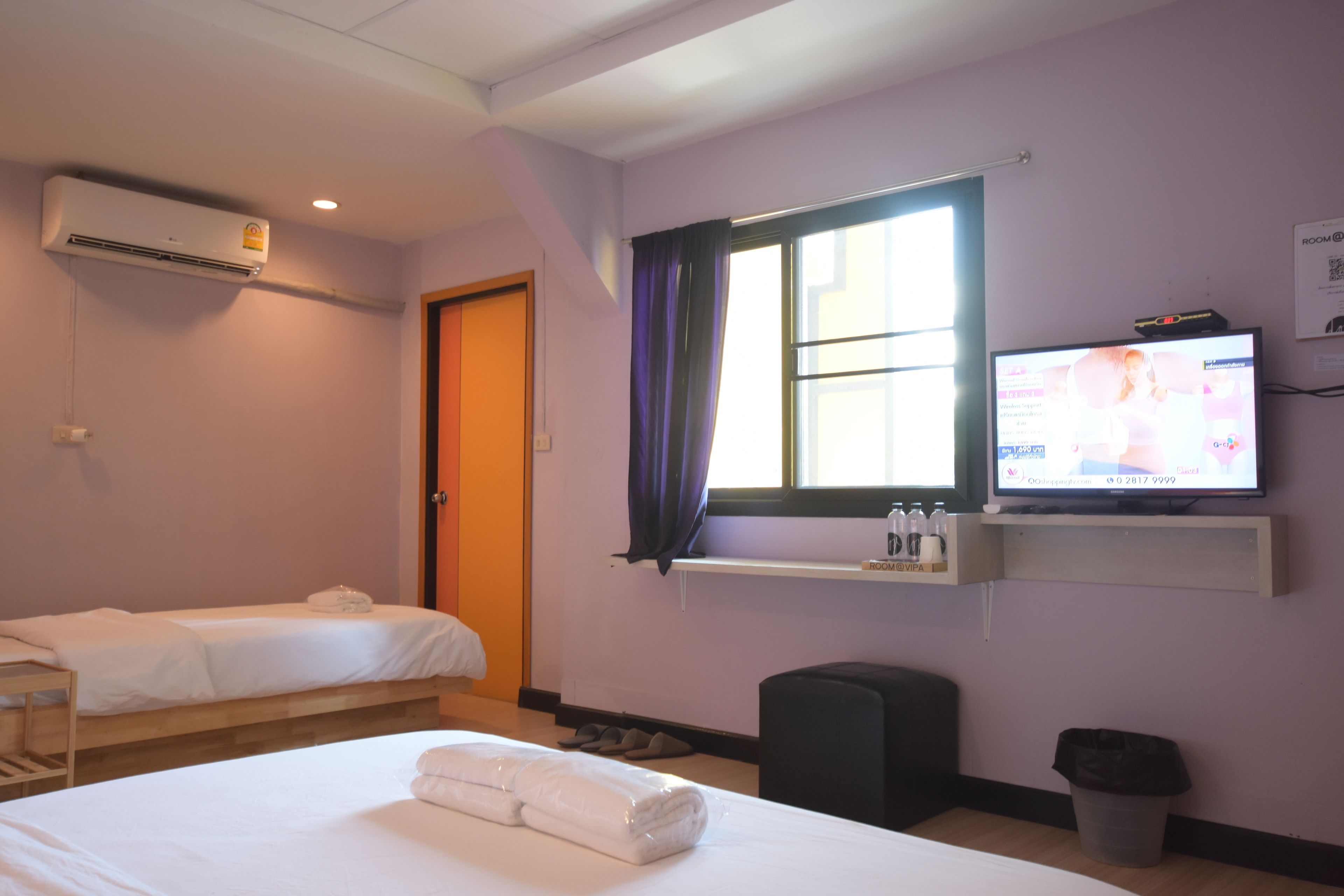 1 bedroom, desk, free wifi, bed sheets