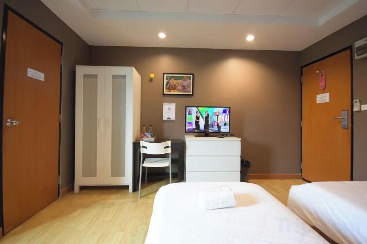 1 bedroom, desk, free WiFi