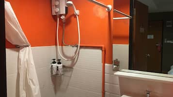 Regadera, amenidades de baño gratuitas, secadora de cabello, toallas