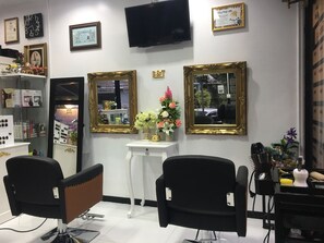Hair salon - Room@Doze (Pak Kret)