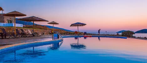 Seasonal outdoor pool, pool umbrellas, sun loungers