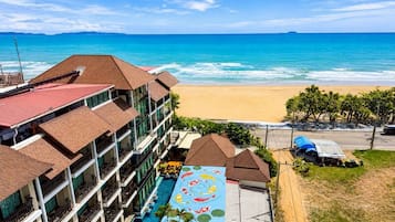 Heritage Front Beach Suite | Cofres nos quartos, escrivaninha, roupa de cama
