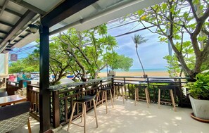 供应午餐和晚餐,国际美食