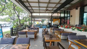 Daily buffet breakfast (THB 350 per person)