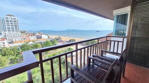 Zimmersafe, Schreibtisch, Bettwäsche