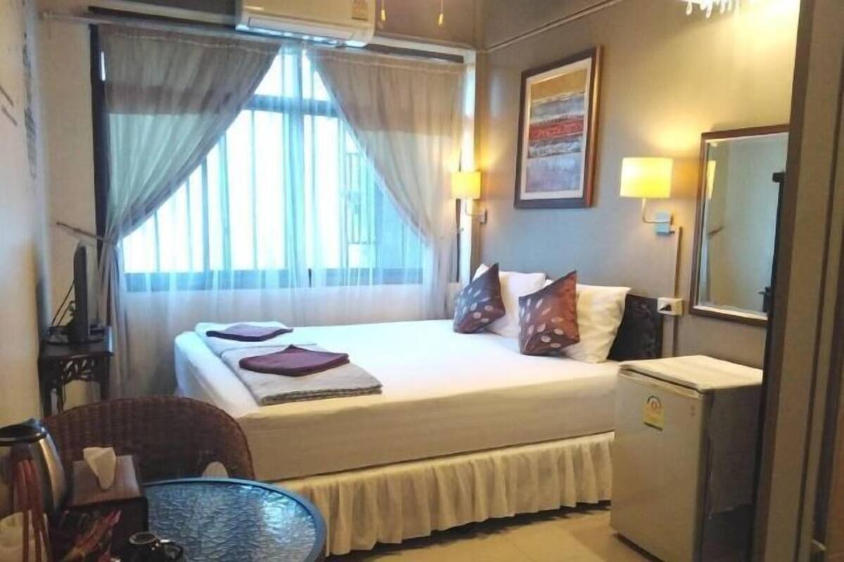 1 bedroom, in-room safe, blackout curtains, free WiFi
