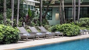 Outdoor pool - Aruga Apartments by Rockwell Makati (Makati)