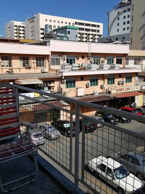 View from property - X-Plorer Backpackers - Hostel (Kota Kinabalu)