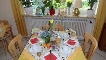 Daily continental breakfast (EUR 12 per person)