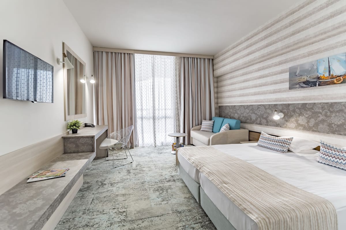 in-room safe, desk, iron/ironing board, free wifi