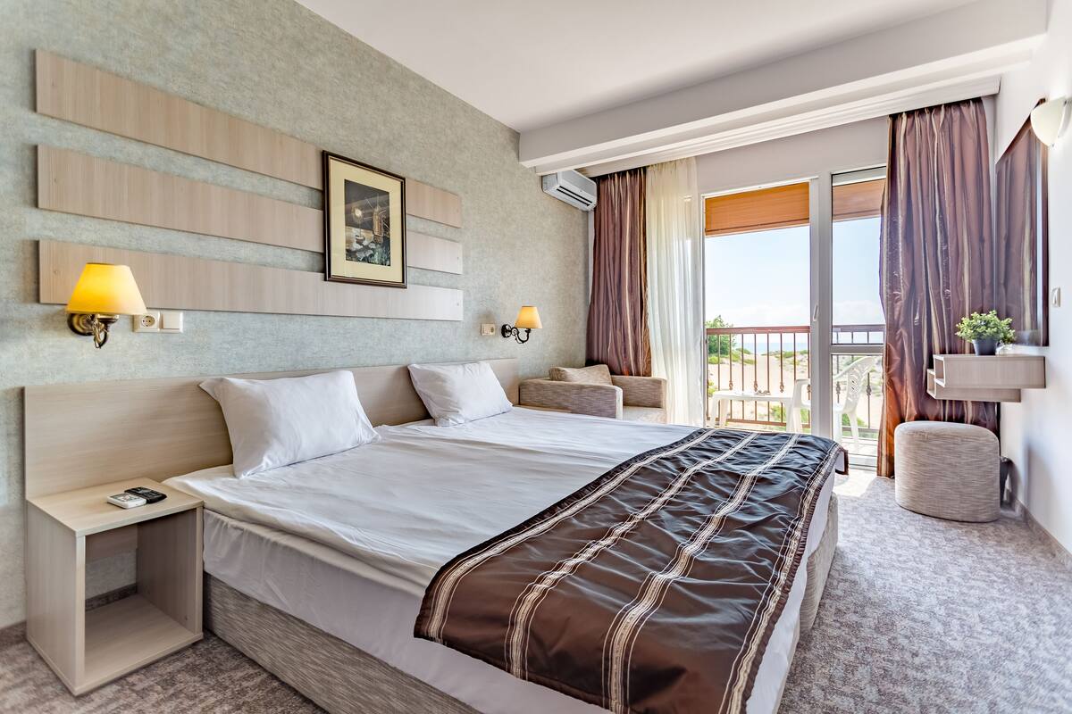 In-room safe, desk, iron/ironing board (on request), WiFi (free)
