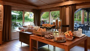 A breakfast buffet with various pastries, bread, and fruits. - Hôtel Les Escondus (Vars)