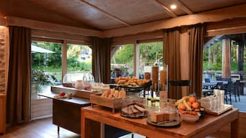 Daily buffet breakfast (EUR 15 per person)