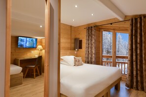 Chambre Triple | Coffres-forts dans les chambres, bureau, rideaux occultants