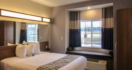 Quality Inn & Suites Caldwell I-77