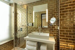 Chambre Supérieure | Salle de bain | Serviettes fournies